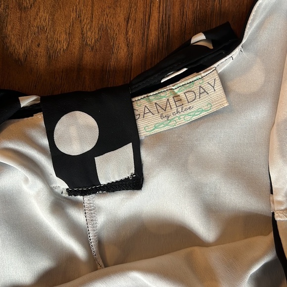 Black and White Geometric Print Dress with Bow Detail on Back - Picture 3 of 6